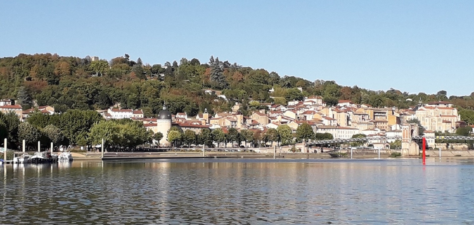 chambres-hotes-florilege-vue-trevoux-depuis-saone